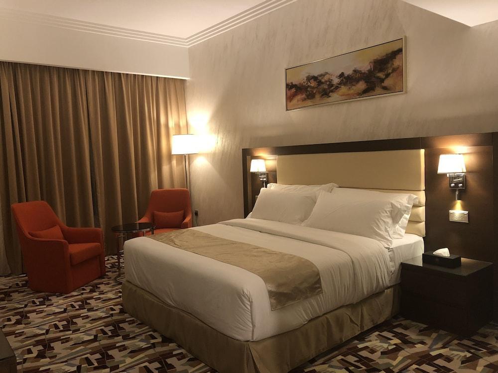 Al Murooj Grand Hotel Muskat Bagian luar foto
