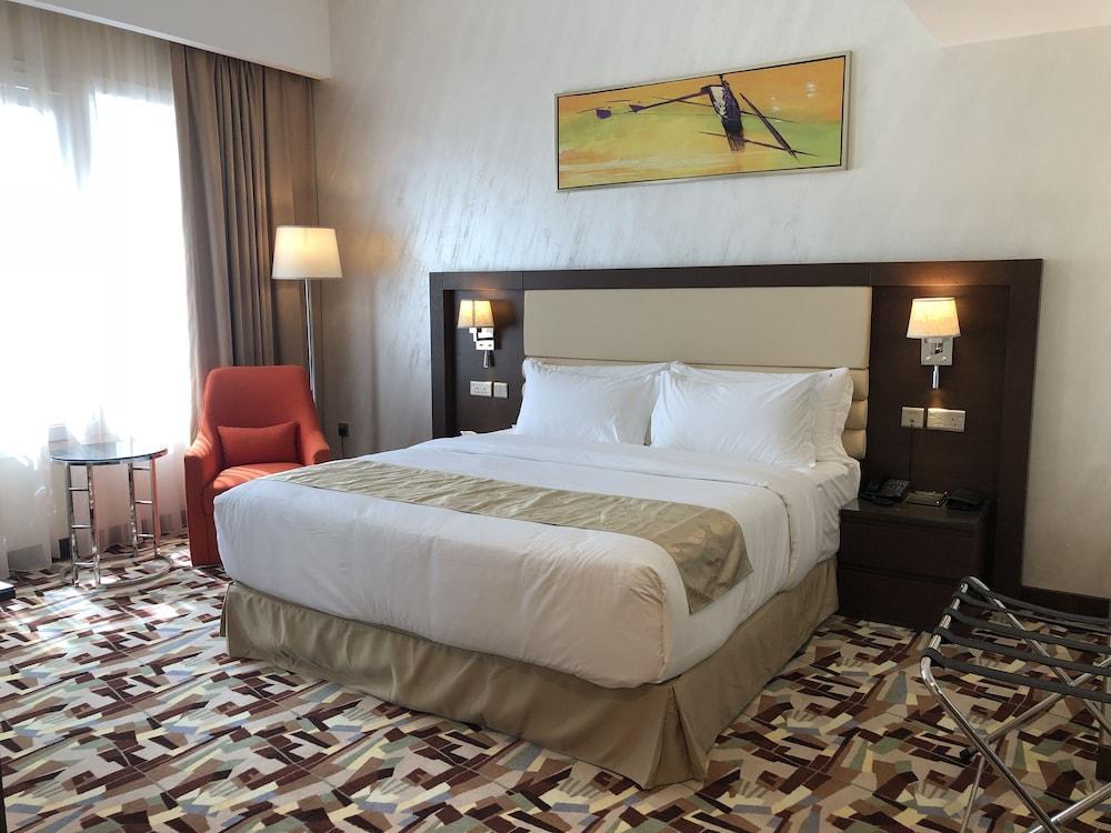 Al Murooj Grand Hotel Muskat Bagian luar foto
