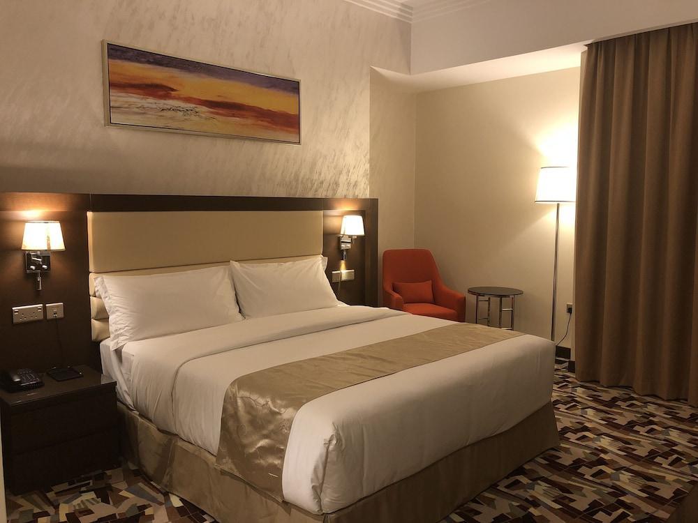 Al Murooj Grand Hotel Muskat Bagian luar foto