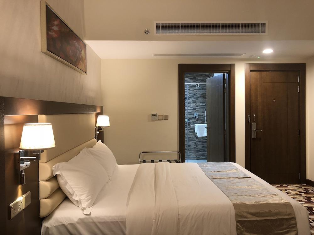 Al Murooj Grand Hotel Muskat Bagian luar foto