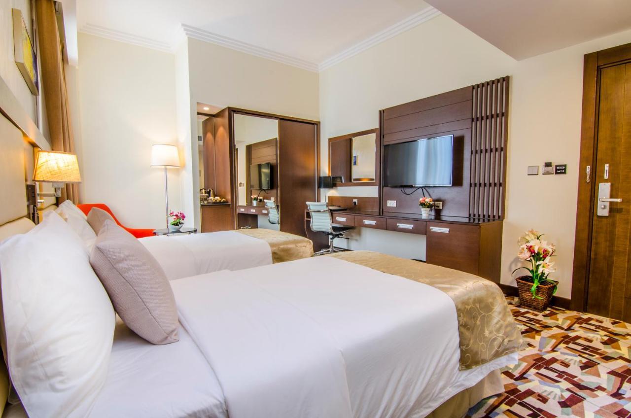 Al Murooj Grand Hotel Muskat Bagian luar foto