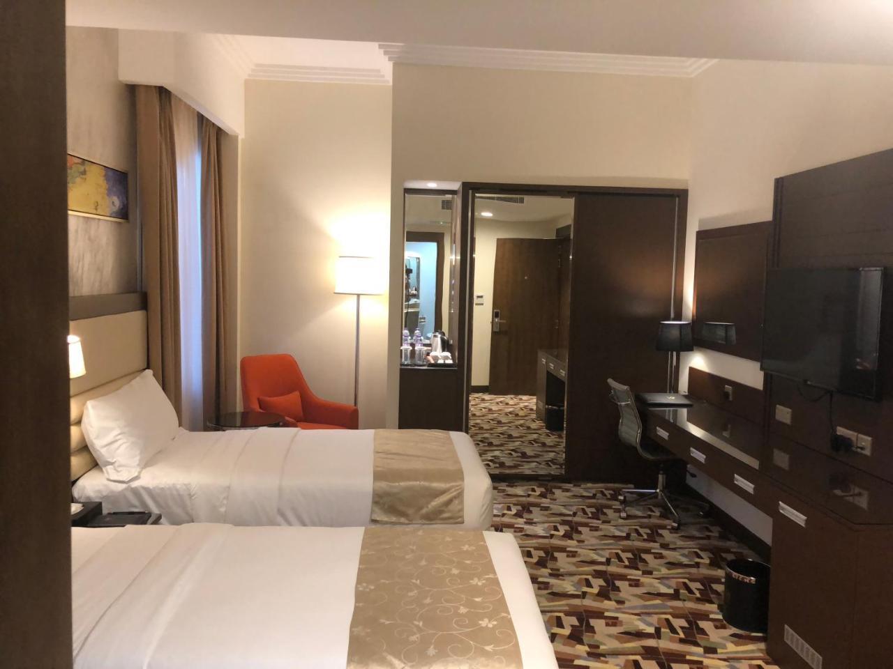 Al Murooj Grand Hotel Muskat Bagian luar foto